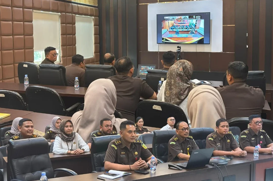 PENGARAHAN KEPALA KEJAKSAAN TINGGI JAWA TIMUR DALAM RANGKA EVALUASI KINERJA DAN PENINGKATAN KOLABORASI KINERJA