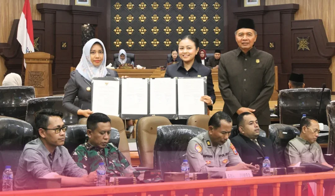 RAPAT PARIPURNA DPRD KOTA MOJOKERTO