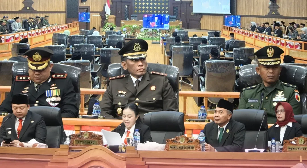 RAPAT PARIPURNA DPRD MENDENGARKAN PIDATO KENEGARAAN PRESIDEN REPUBLIK INDONESIA MENYAMBUT HUT KE-80 KEMERDEKAAN REPUBLIK INDONESIA