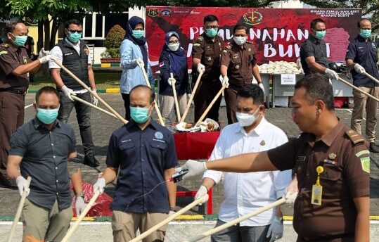 PEMUSNAHAN BARANG BUKTI YANG TELAH BERKEKUATAN HUKUM TETAP (INKRACHT VAN GEWIJSDE) PADA KEJAKSAAN NEGERI KOTA MOJOKERTO
